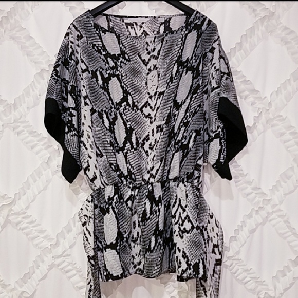 New York & Company Snake Print Kimono Dolman Top - Picture 5 of 6